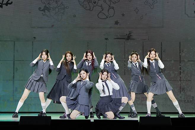 하츠투하츠가 20일 서울 용산구 블루스퀘어에서 신곡 ‘FOCUS’를 선보이고 있다. SM엔터테인먼트