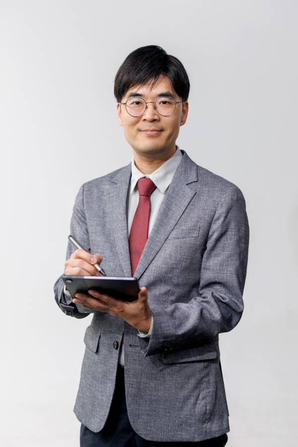 투자 강의 플랫폼 '파이어클럽'의 대표 강사 '포메뽀꼬(김지훈). /사진제공=파이어클럽.