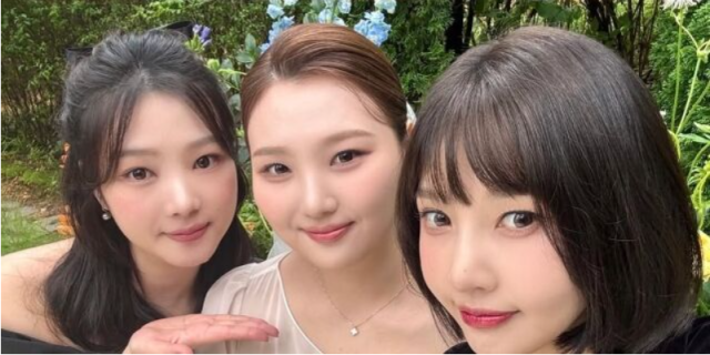 레드벨벳 조이(맨오른쪽)와 동생들. /조이 소셜미디어