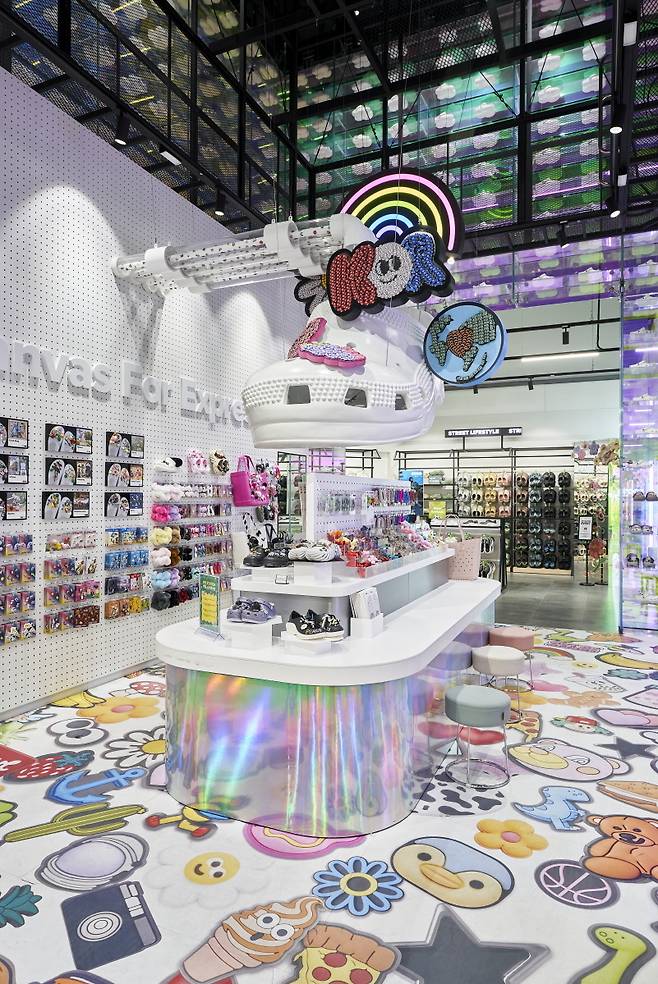 크록스 신세계백화점 하남점 매장 내부 [크록스 제공]