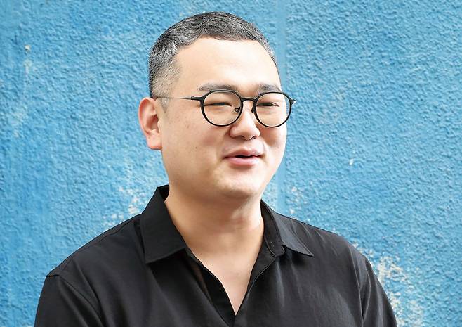 10월14일 서울 용산에서 '아영이네 행복주택' 유튜브 채널 운영하고 있는 윤인한 대표가 사진포즈를 취하고 있다. ⓒ시사저널 임준선