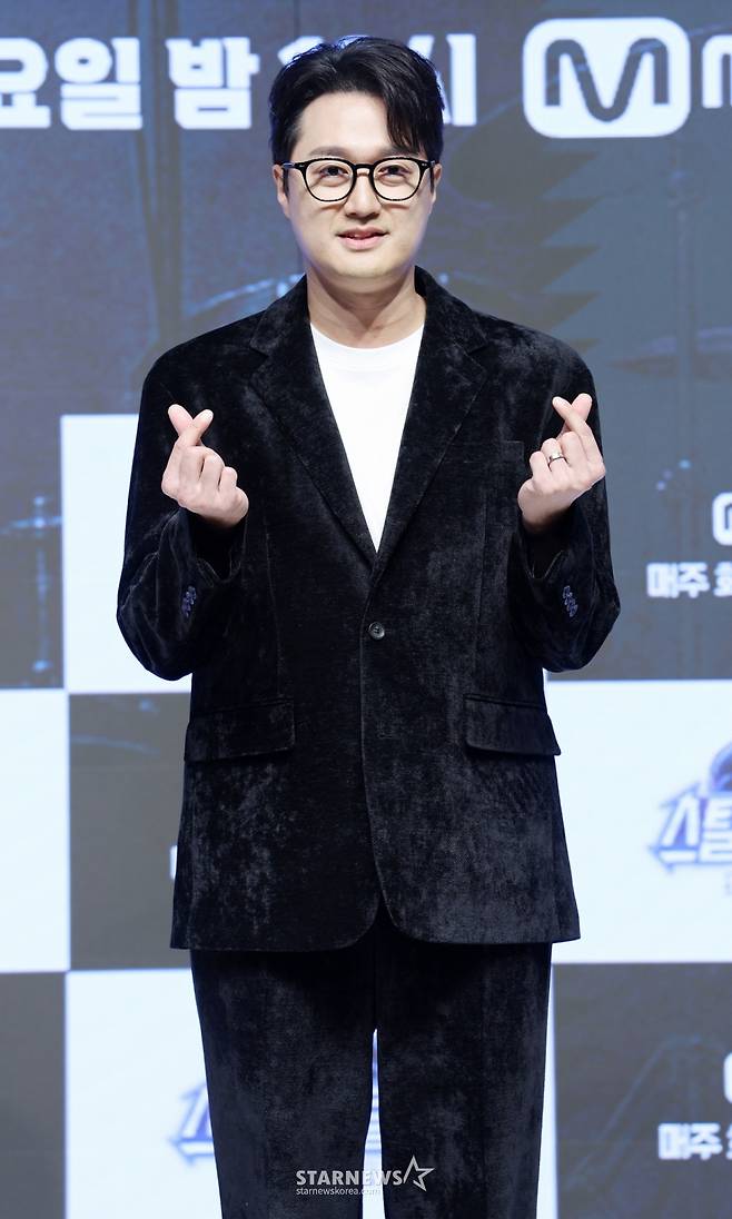 그룹 페퍼톤스 이장원이 20일 서울 강남구 엘리에나호텔에서 진행된 Mnet 예능 '스틸하트클럽' 제작발표회에 참석해 포즈를 취하고 있다. /2025.10.20 /사진=김휘선 hwijpg@