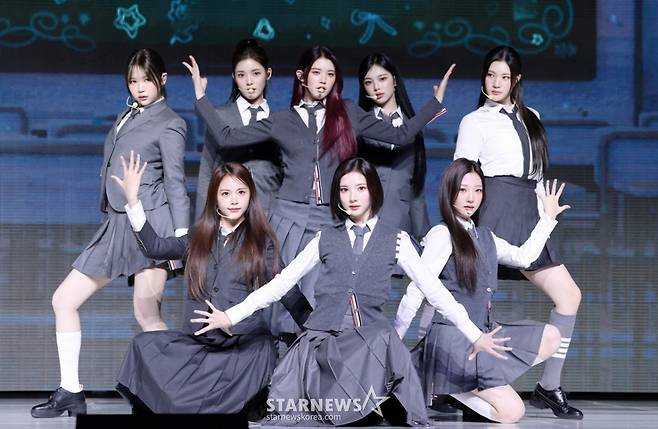 그룹 하츠투하츠가 20일 서울 용산구 블루스퀘어에서 진행된 첫 미니앨범 'FOCUS' 발매 기념 쇼케이스에서 멋진 무대를 선보이고 있다. /2025.10.20 /사진=김휘선 hwijpg@