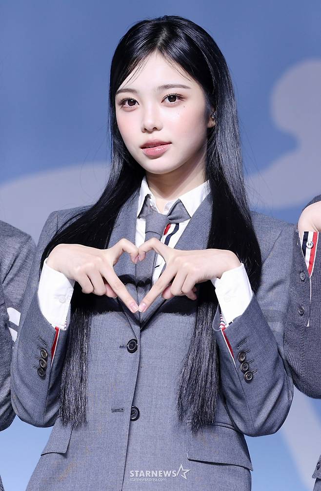 그룹 하츠투하츠 이안이 20일 서울 용산구 블루스퀘어에서 진행된 첫 미니앨범 'FOCUS' 발매 기념 쇼케이스에서 포즈를 취하고 있다. /2025.10.20 /사진=김휘선 hwijpg@