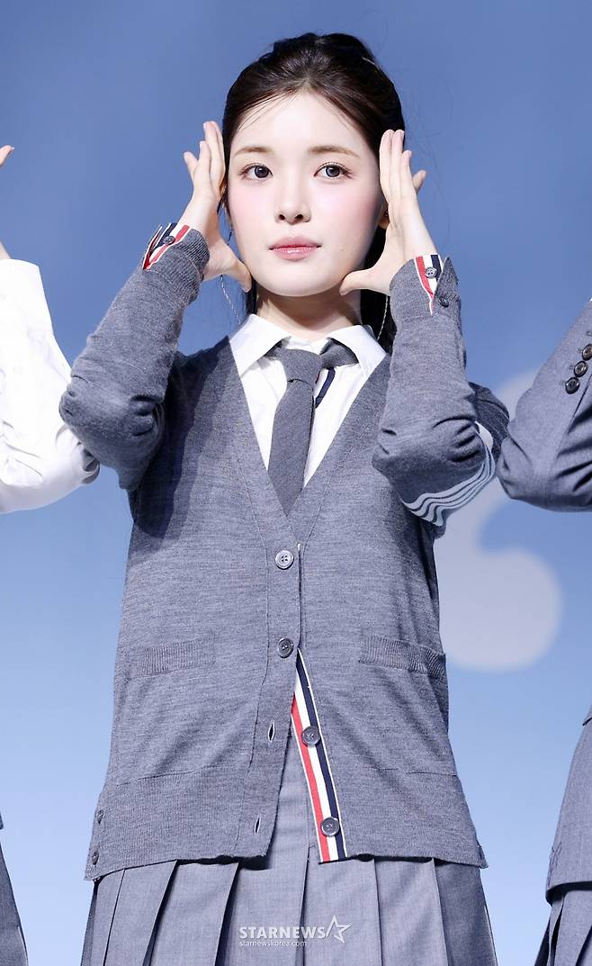 그룹 하츠투하츠 유하가 20일 서울 용산구 블루스퀘어에서 진행된 첫 미니앨범 'FOCUS' 발매 기념 쇼케이스에서 포즈를 취하고 있다. /2025.10.20 /사진=김휘선 hwijpg@