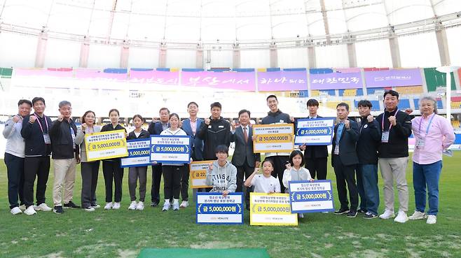 대한육상연맹이 연 포상금·장학금 수여 행사 [대한육상연맹 제공. 재판매 및 DB금지]