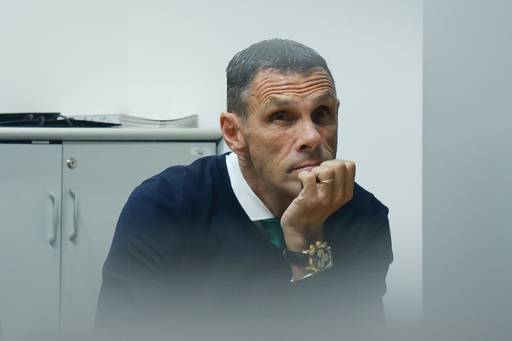 사회관계망서비스(SNS)를 통해 공개적으로 심판 판정에 불만을 토로한 프로축구 K리그1 전북 현대 거스 포옛 감독이 21일 서울 종로구 신문로 축구회관에서 열린 한국프로축구연맹 상벌위원회에 출석, 대기하고 있다. 연합뉴스 제공