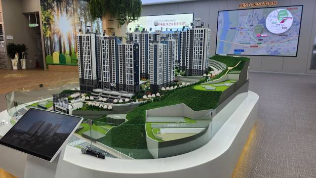 부산 사상구 사상공원과 인접한 더파크 비스타동원이 지난 17일 견본주택을 오픈하고 분양에 돌입했다. 견본주택 내부. 동원개발 제공