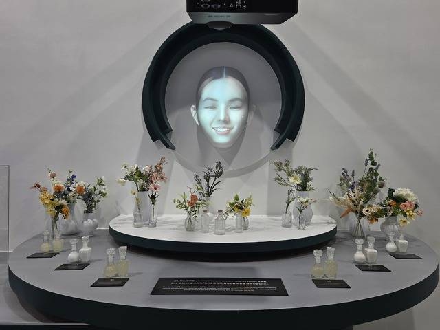 경제전시관의 K-뷰티관에서 경북지역기업에서 생산한 화장품을 소개하고 있다. 강시일 기자