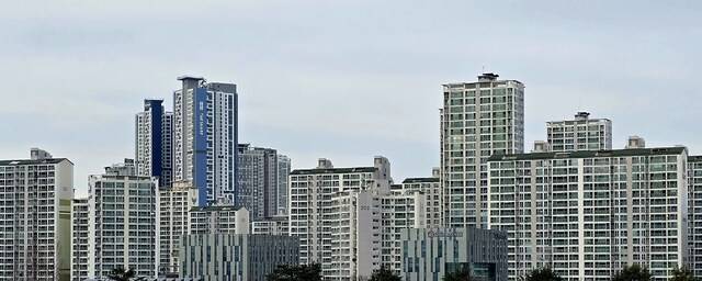 정부의 부동산 세제 개편을 통해 장기 침체 중인 대구 등 지방 건설경기를 부양할 맞춤형 '핀셋 대책'이 보완돼야 한다는 목소리가 커지고 있다. 사진은 대구시내에 즐비한 아파트단지의 모습. 대구일보 DB