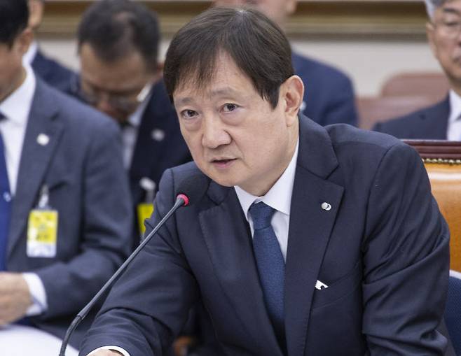 이찬진 금융감독원장이 21일 국회에서 열린 2025년도 정무위원회 국정감사에 출석해 의원 질의에 답하고 있다.(사진=연합뉴스)