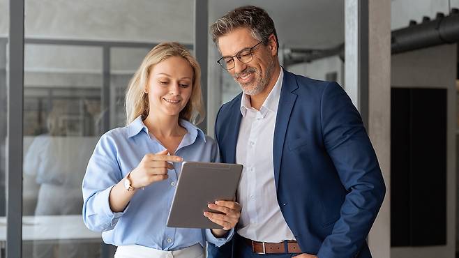 중년기에 인간의 지적·성격적 능력이 최고조에 이른다는 연구 결과가 나왔다｜출처: 클립아트코리아
