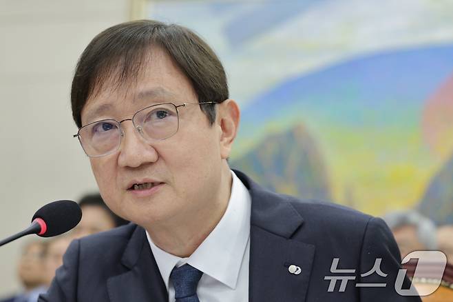 이찬진 금융감독원장이 21일 서울 여의도 국회 정무위원회에서 열린 금융감독원 등에 대한 국정감사에서 의원 질의에 답변하고 있다. 2025.10.21/뉴스1 ⓒ News1 신웅수 기자