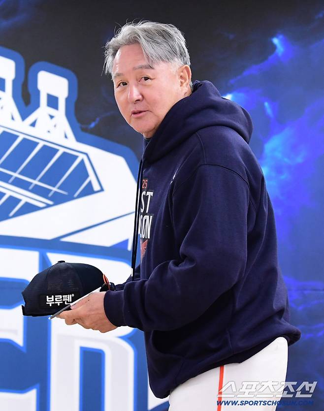 21일 대구 삼성라이온즈파크에서 열리는 삼성과 한화의 PO 3차전. 한화 김경문 감독. 대구=송정헌 기자songs@sportschosun.com/2025.10.21/
