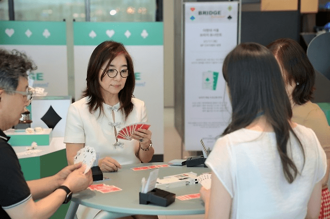 김혜영 단장이 한국브리지협회 회장으로서 브리지 행사를 이끌고 있다. 더 현대 서울 제공