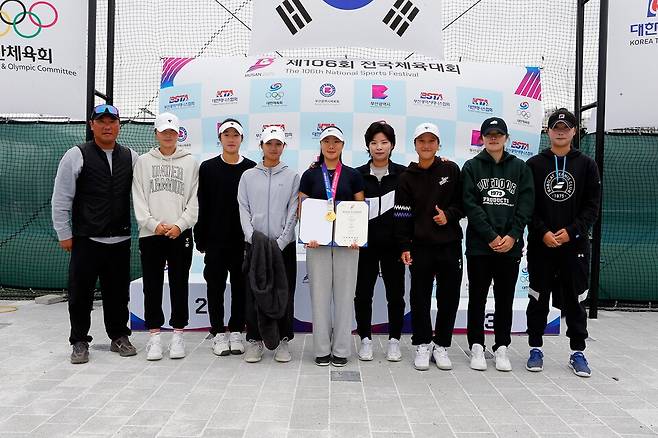 차연주와 서울 여자 18세 이하 선수단