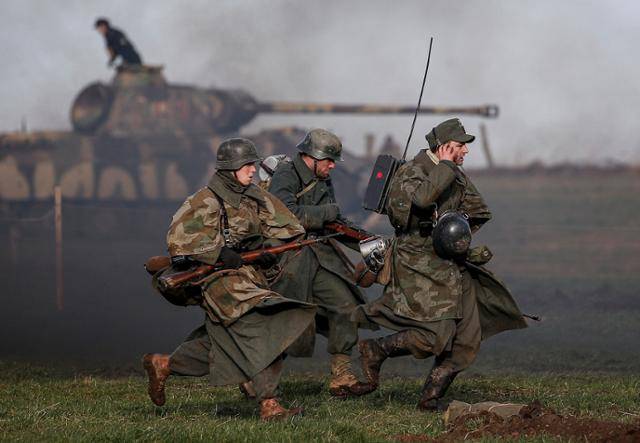 제2차 세계대전 '벌지 전투' 75주년을 기념하기 위해 2019년 벨기에 바스토뉴 부근에서 열린 재연 행사. 바스토뉴=AFP 연합뉴스