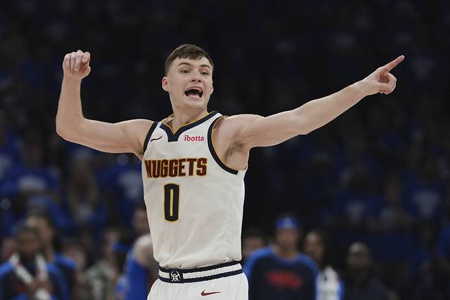 <yonhap photo-2797="">21일(한국시간) 신인 연장 계약에 합의한 것으로 알려진 브라운. [AP=연합뉴스]</yonhap>