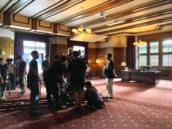 영화 ‘보스’ 제작진이 부산영화촬영스튜디오에서 촬영하고 있다. [사진 부산영상위원회]