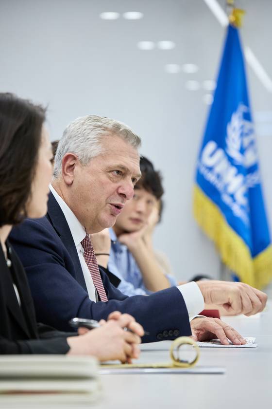 필리포 그란디 유엔난민기구(UNHCR) 최고대표 지난 17일 서울 중구 소공동 소재 유엔난민기구 한국대표부 사무실에서 말하고 있다. 사진 유엔난민기구