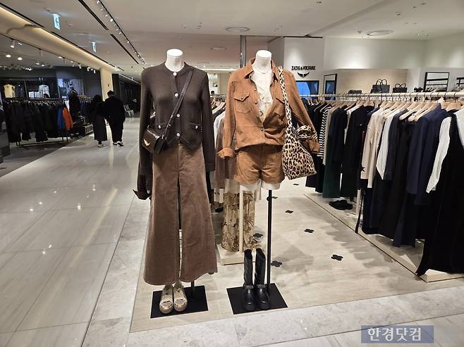지난 19일 서울 명동 소재 백화점 매장에 가을·겨울(FW) 신제품이 진열돼있다./사진=박수림 기자