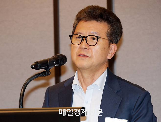 정영배 성남상공회의소 회장이 21일 열린 ‘제7기 매일경제-성남상공회의소 최고경영자과정’ 수료식에서 인사말을 하고 있다. [유용석 기자]
