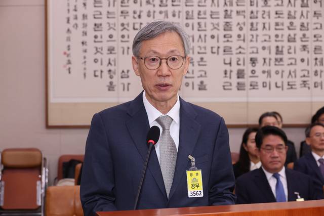 설범식 광주고등법원장이 21일 서울 여의도 국회 법제사법위원회에서 열린 국정감사에서 인사말하고 있다. 연합뉴스