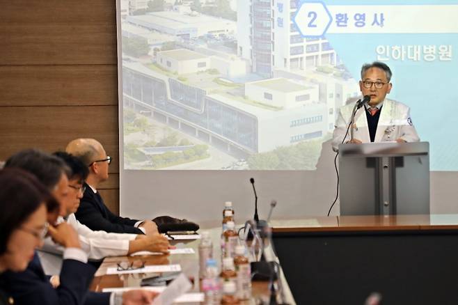 이택 인하대학교 의료원장(인하대병원장)이 개방형실험실 개소식에서 환영사를 하고 있다.