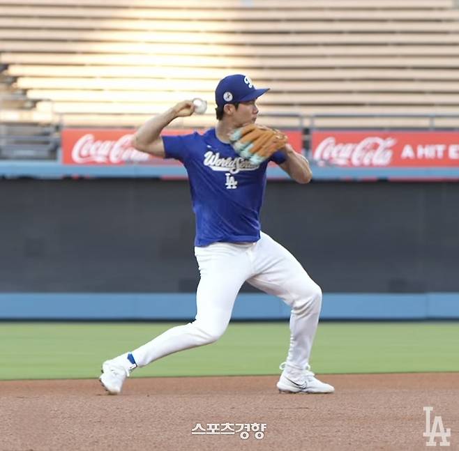 미국프로야구 메이저리그(MLB) 월드시리즈 대비 수비 훈련을 하고 있는 김혜성. LA 다저스 인스타그램 캡처