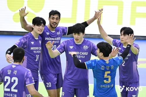 프로배구 남자부 개막전에서 승리한 우리카드 [한국배구연맹 제공. 재판매 및 DB 금지]