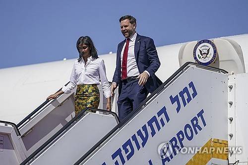 이스라엘 도착한 JD 밴스 미국 부통령 부부 [풀/AP 연합뉴스 재판매 및 DB 금지]