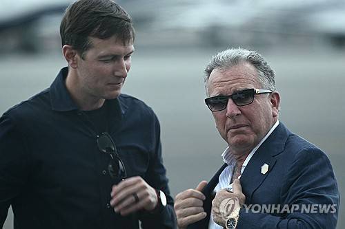 위트코프(오른쪽) 특사와 쿠슈너 [AFP 연합뉴스 자료사진. 재판매 및 DB 금지]