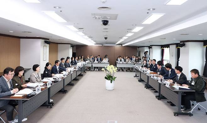 서구청 장태산실에서 열린 대전 서구 하반기 공약사업 추진보고회 장면. (사진= 대전 서구)
