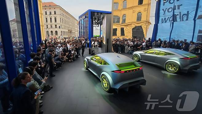 소형 EV의 새로운 방향성을 담은 ‘콘셉트 쓰리(Concept THREE)’가 글로벌 최초 공개됐다. 현대자동차는 9일(현지시간) 독일 뮌헨에서 열린 ‘IAA 모빌리티 2025’에 참가해 ‘콘셉트 쓰리’를 선보였다. 사진은 '콘셉트 쓰리'의 모습. (현대차 제공. 재판매 및 DB 금지) 2025.9.9/뉴스1