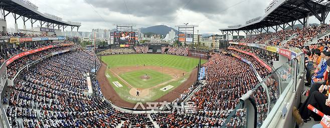 19일 대전 한화생명볼파크에서 열린 2025 KBO 포스트시즌 플레이오프 2차전 삼성과 한화의 경기 만원관중을 기록했다. 대전 | 최승섭기자 thunder@sportsseoul.com