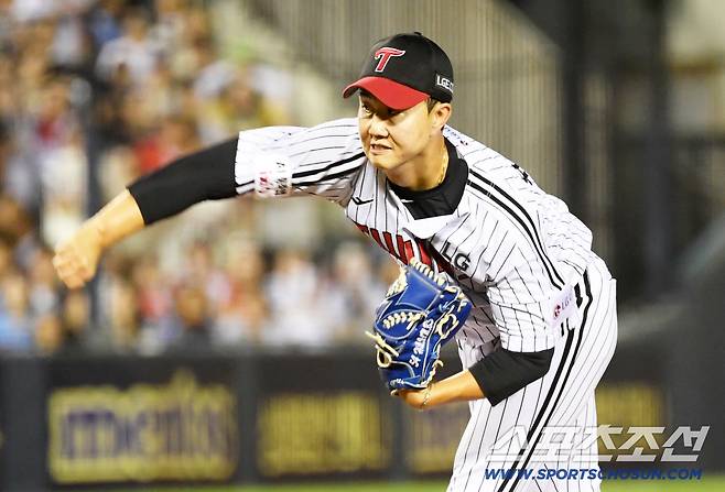 2일 잠실구장에서 열린 LG 트윈스와 롯데 자이언츠의 경기. LG 유영찬이 역투하고 있다. 잠실=박재만 기자 pjm@sportschosun.com/2025.09.02/