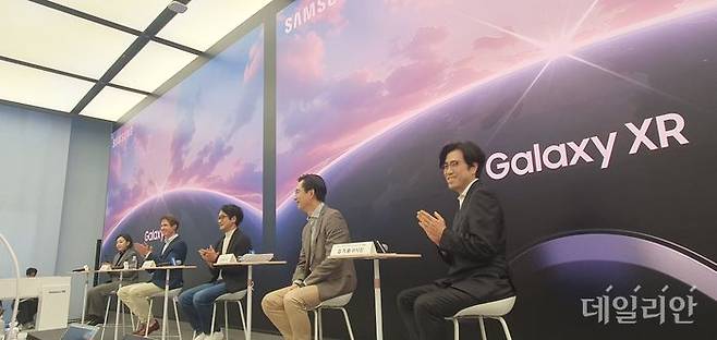 22일 오전 서울 서초구 소재 '삼성 강남'에서 열린 '갤럭시 신제품 미디어 브리핑'에서 삼성전자 경영진들이 Q&A에 답하고 있다.ⓒ데일리안 조인영 기자