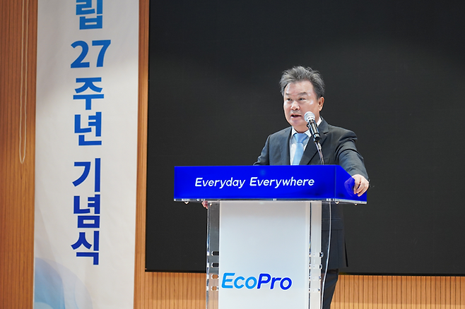 이동채 에코프로 창업주가 창립 27주년을 맞아 22일 충북 오창 본사에서 열린 창립기념식에서 기념사를 발표하고 있다. ⓒ에코프로