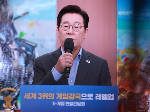 이재명 대통령이 15일 국내 게임사 크래프톤의 게임ㆍ문화 플랫폼 서울 성동구 '펍지 성수'에서 열린 K-게임 현장 간담회에서 발언하고 있다. 2025.10.15 [대통령실통신사진기자단] [사진=연합뉴스]