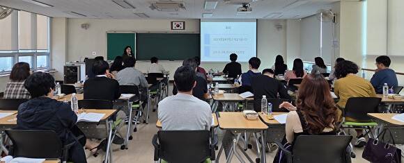 광주시교육청이 중등교원을 대상으로 ‘만들어가는 교육과정, 학교자율시간 과목 개발’ 맞춤형 연수를 진행하고 있다. [사진=광주시교육청]