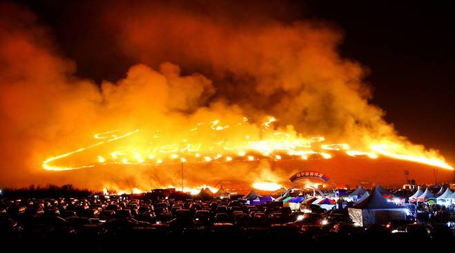 오름불놓기 행사가 이어져 왔던 제주들불축제