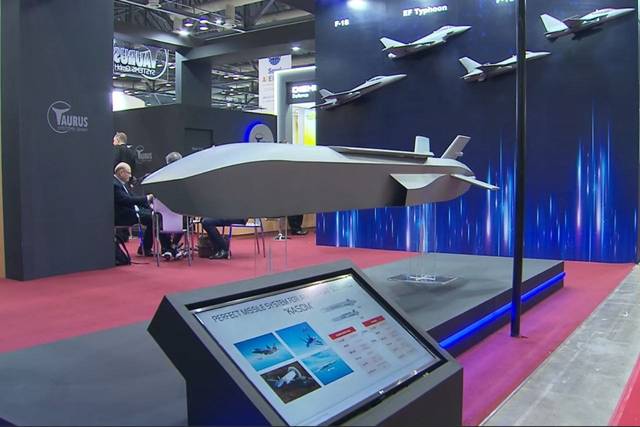 Se espera que el misil aire-tierra de largo alcance de próxima generación, el Kasom, presentado por German Taurus Systems en el stand de ADEX en Seúl, mejore drásticamente la potencia de ataque y la competitividad de las exportaciones al integrarse en el caza multifunción FA-50. (Foto cortesía de Taurus Systems)