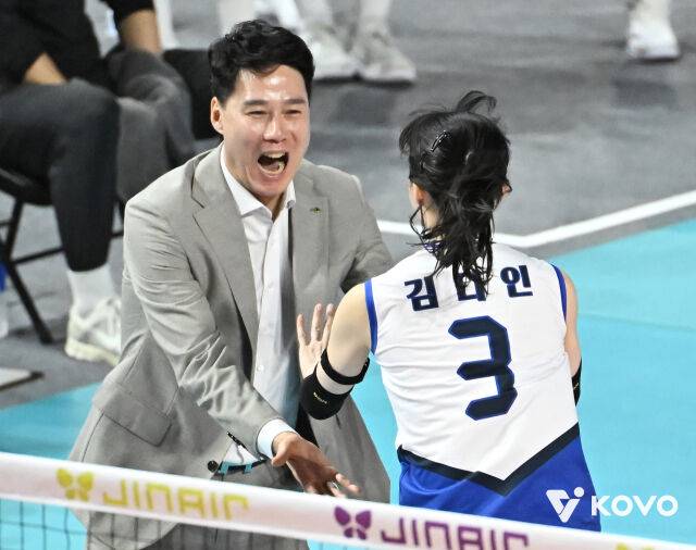 현대건설 강성형 감독과 김다인./KOVO