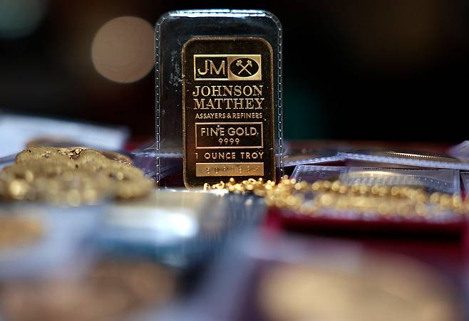 국제 금값이 연일 사상 최고가 행진을 이어오다 위험 선호 심리와 차익 실현 움직임 등으로 인해 하루 사이 5% 넘게 급락했다.[게티이미지]
