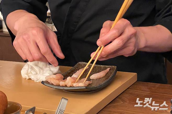 공정거래위원회는 오마카세 등 사전 예약에 따라 재료와 음식을 준비하는 음식점을 '예약기반음식점'으로 구분하고, 이들 업소에는 예약 보증금 상한과 위약금 기준을 일반 음식점보다 높게 설정했다고 밝혔다.