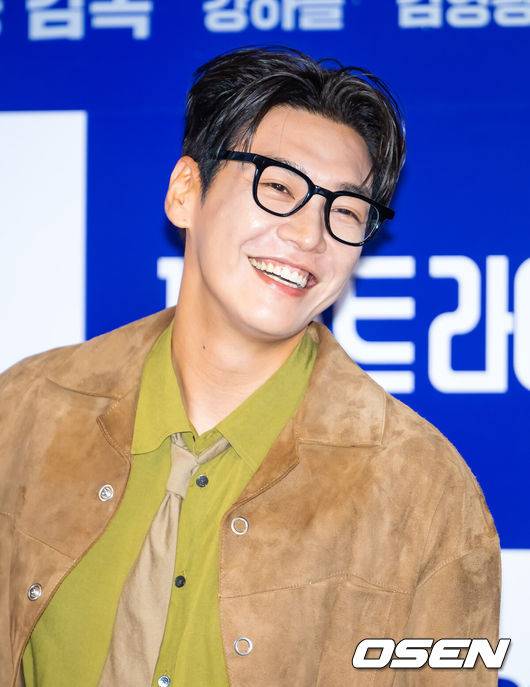 [OSEN=민경훈 기자] 22일 서울 CGV 용산아이파크몰에서 영화 '퍼스트 라이드' 언론시사회 열렸다.'퍼스트 라이드'는 끝을 보는 놈 태정(강하늘), 해맑은 놈 도진(김영광), 잘생긴 놈 연민(차은우), 눈 뜨고 자는 놈 금복(강영석), 사랑스러운 놈 옥심(한선화)까지 뭉치면 더 웃긴 24년 지기 친구들이 첫 해외여행을 떠나는 대환장 코미디 영화.&nbsp;배우 김영광이 기자간담회에서 미소짓고 있다. 2025.10.22 /rumi@osen.co.kr