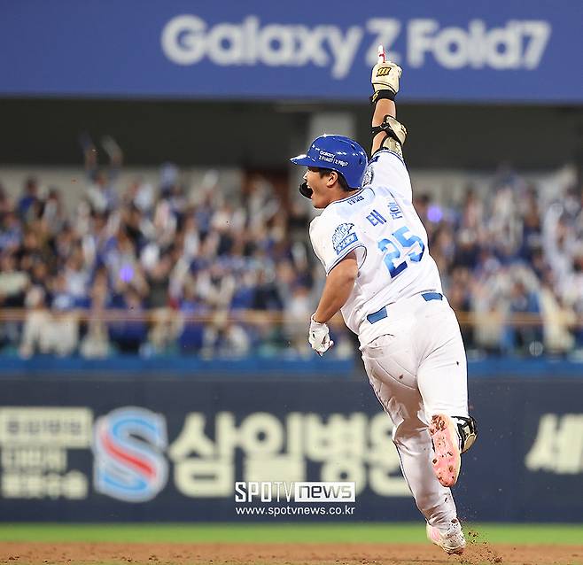 ▲ 플레이오프에서 좋은 타격감을 보여주며 전진 배치된 김태훈 ⓒ곽혜미 기자