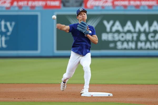 ▲ 김혜성은 포스트시즌에서 많이 활용되지는 못했으나 확실한 임무가 있으며, 팀 훈련에도 계속 참가하고 있어 월드시리즈 로스터 승선 가능성을 높이고 있다 ⓒ연합뉴스/EPA/REUTERS/AP