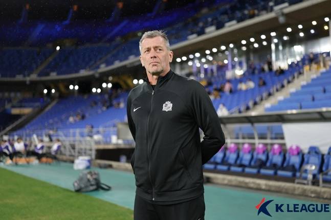 스키베 히로시마 감독. /사진=한국프로축구연맹