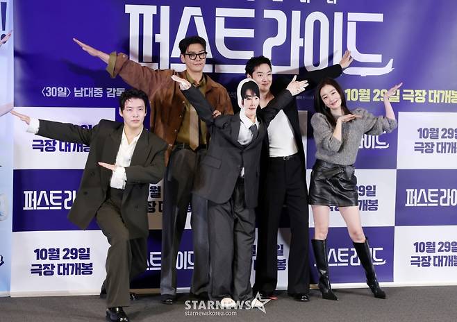 배우 강하늘, 김영광, 강영석, 한선화가 22일 서울 용산구 CGV 아이파크몰에서 진행된 영화 '퍼스트라이드(남대중 감독)' 언론시사회 및 기자간담회에 참석해 포즈를 취하고 있다. /2025.10.22 /사진=김휘선 hwijpg@